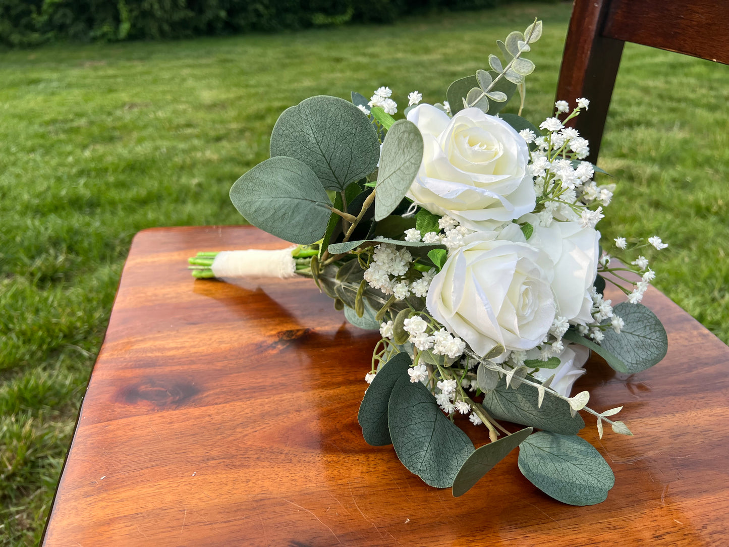 11 inch White Rose Bouquet